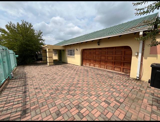 4 BEDROOM FREESTANDING FOR SALE IN BIRCHLEIGH NORTH